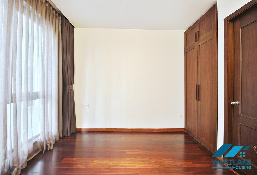 Cho Thuê Căn Hộ 4 Phòng Ngủ Hiện Đại, Ban Công Rộng View Hồ Ở Phố Từ Hoa, Tây Hồ