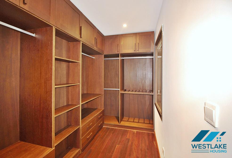 Cho Thuê Căn Hộ 4 Phòng Ngủ Hiện Đại, Ban Công Rộng View Hồ Ở Phố Từ Hoa, Tây Hồ