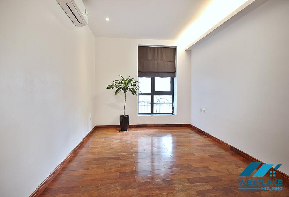Cho Thuê Căn Hộ 3 Phòng Ngủ Rộng Thoáng Tại Phố Từ Hoa, Tây Hồ