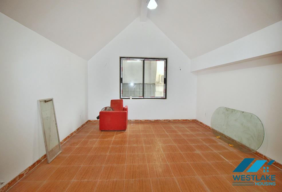 Unfunished house for rent on Dang Thai Mai, Tay Ho, Ha Noi