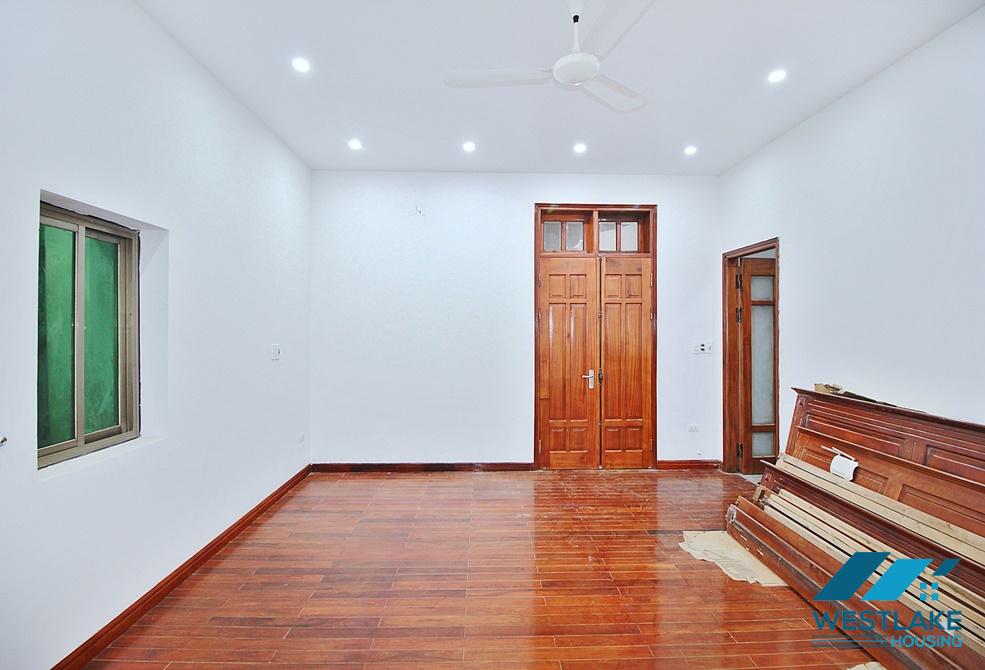 Unfunished house for rent on Dang Thai Mai, Tay Ho, Ha Noi