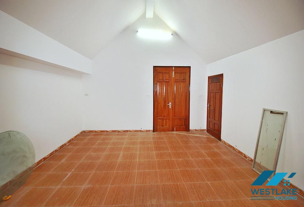 Unfunished house for rent on Dang Thai Mai, Tay Ho, Ha Noi