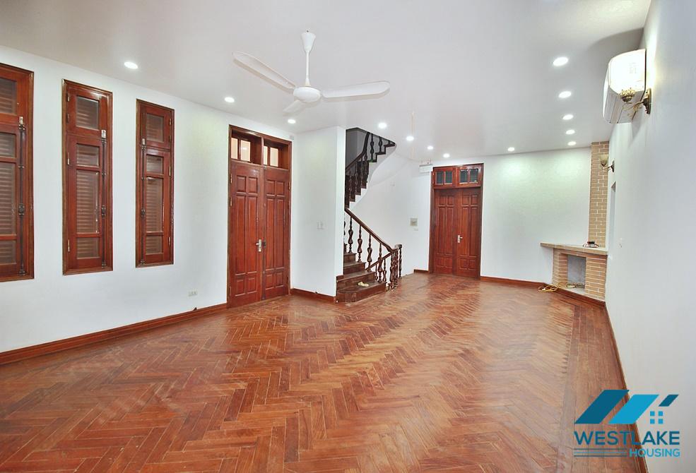 Unfunished house for rent on Dang Thai Mai, Tay Ho, Ha Noi