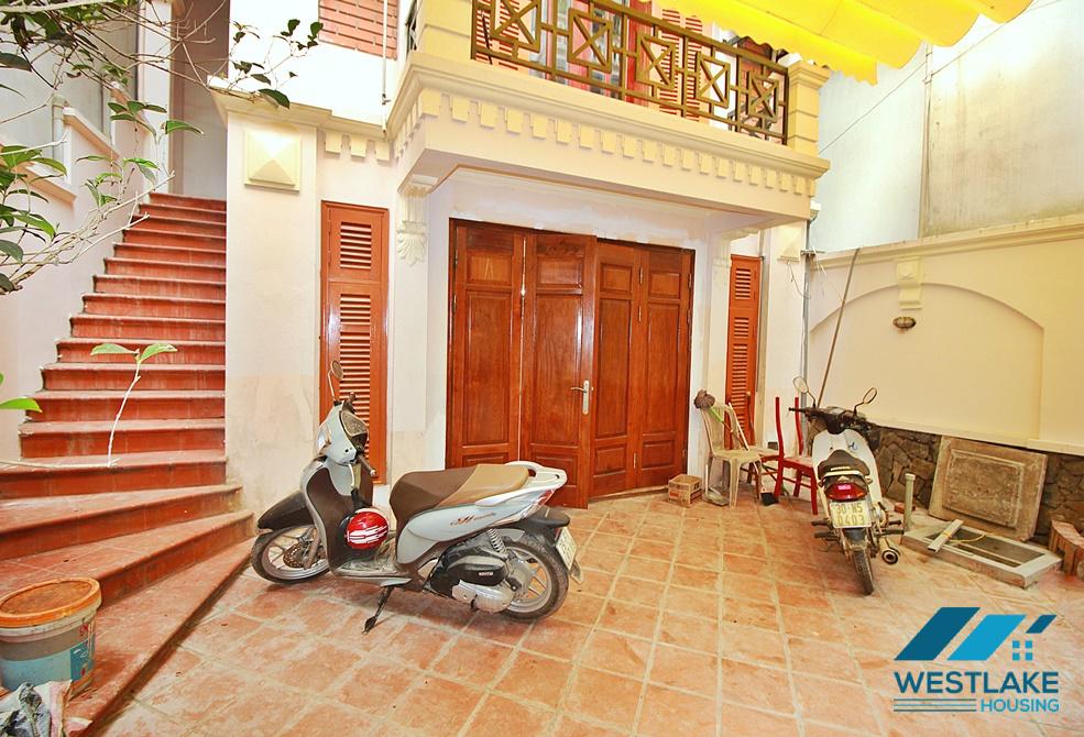 Unfunished house for rent on Dang Thai Mai, Tay Ho, Ha Noi