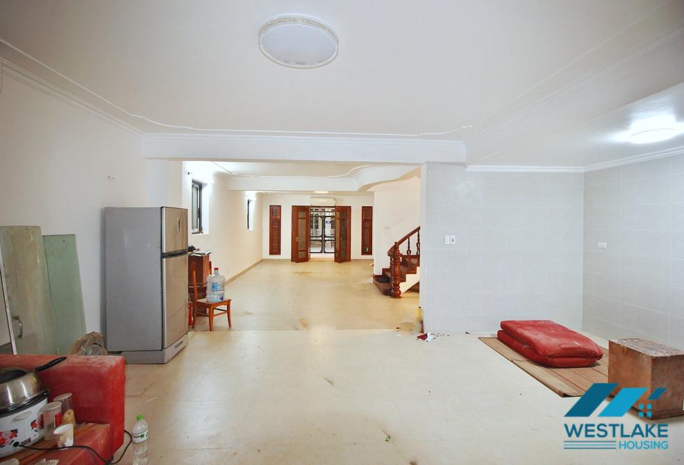 Unfunished house for rent on Dang Thai Mai, Tay Ho, Ha Noi