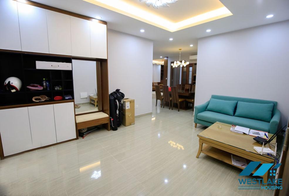 Căn hộ ba phòng ngủ mới và sạch sẽ cho thuê tại L3 Ciputra, Hà Nội