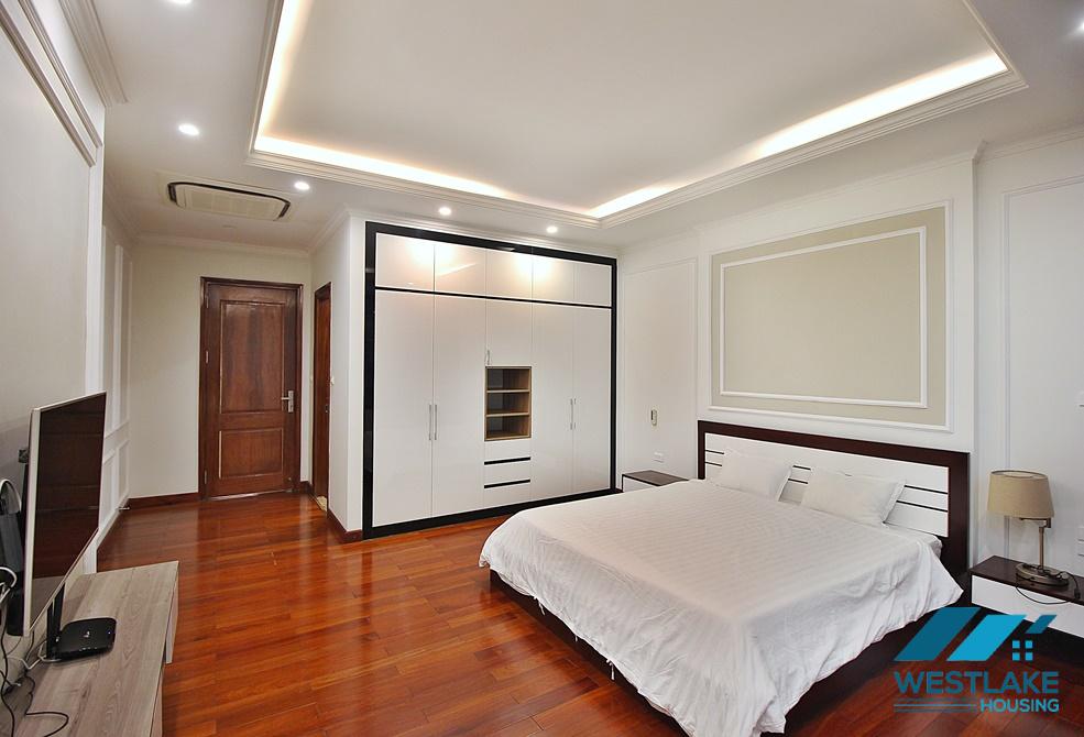 Spacious and lake view 2 bedroom apartment in Vu mien, Tay ho