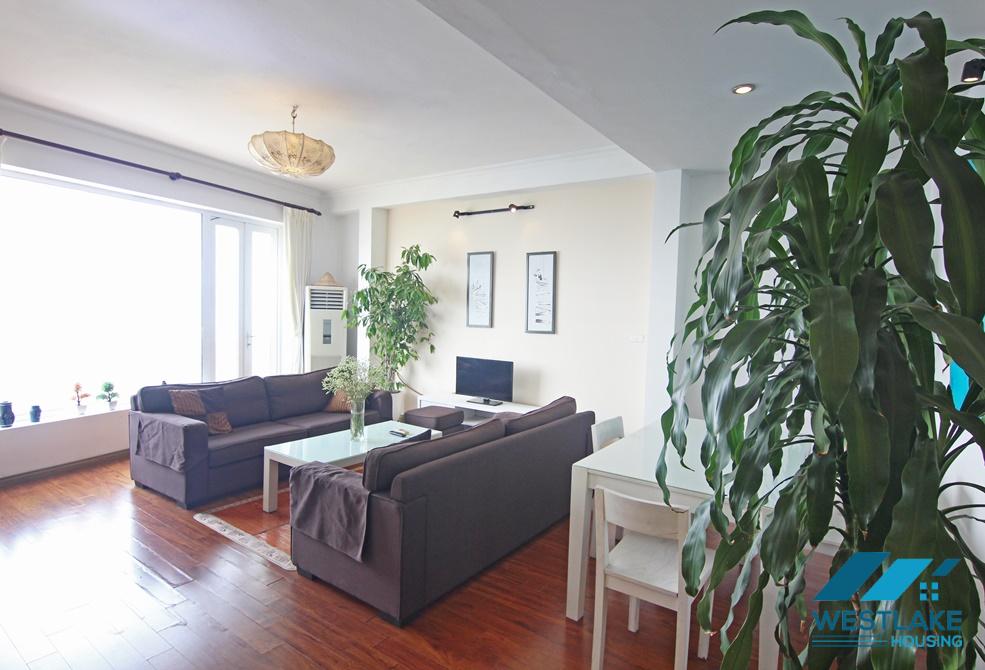 A lake view 2 bedroom apartment in Vu mien, Tayho