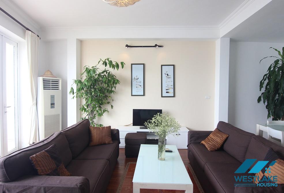 A lake view 2 bedroom apartment in Vu mien, Tayho