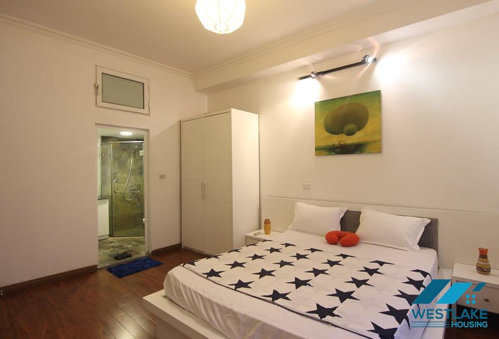 A lake view 2 bedroom apartment in Vu mien, Tayho