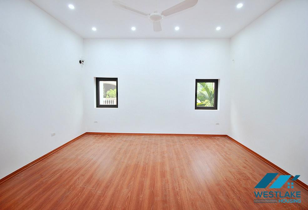 Cho Thuê Nhà  4 Phòng Ngủ Rộng Thoáng Tại Đặng Thai Mai, Tây Hồ, Hà Nội