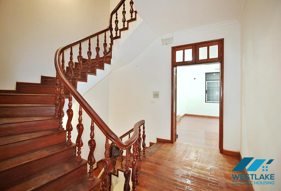Cho Thuê Nhà  4 Phòng Ngủ Rộng Thoáng Tại Đặng Thai Mai, Tây Hồ, Hà Nội