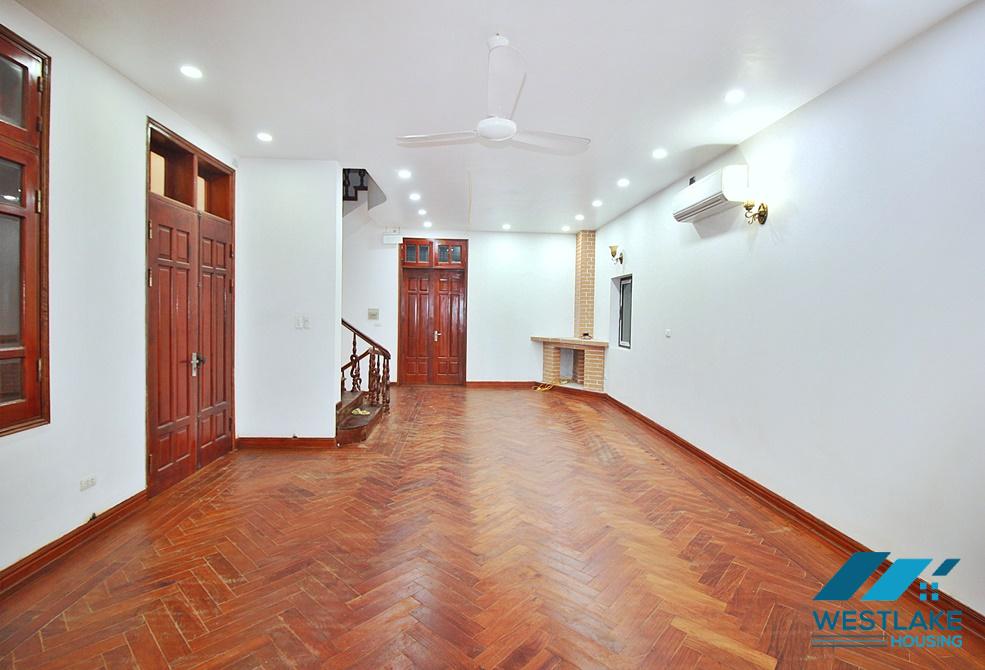 Cho Thuê Nhà  4 Phòng Ngủ Rộng Thoáng Tại Đặng Thai Mai, Tây Hồ, Hà Nội