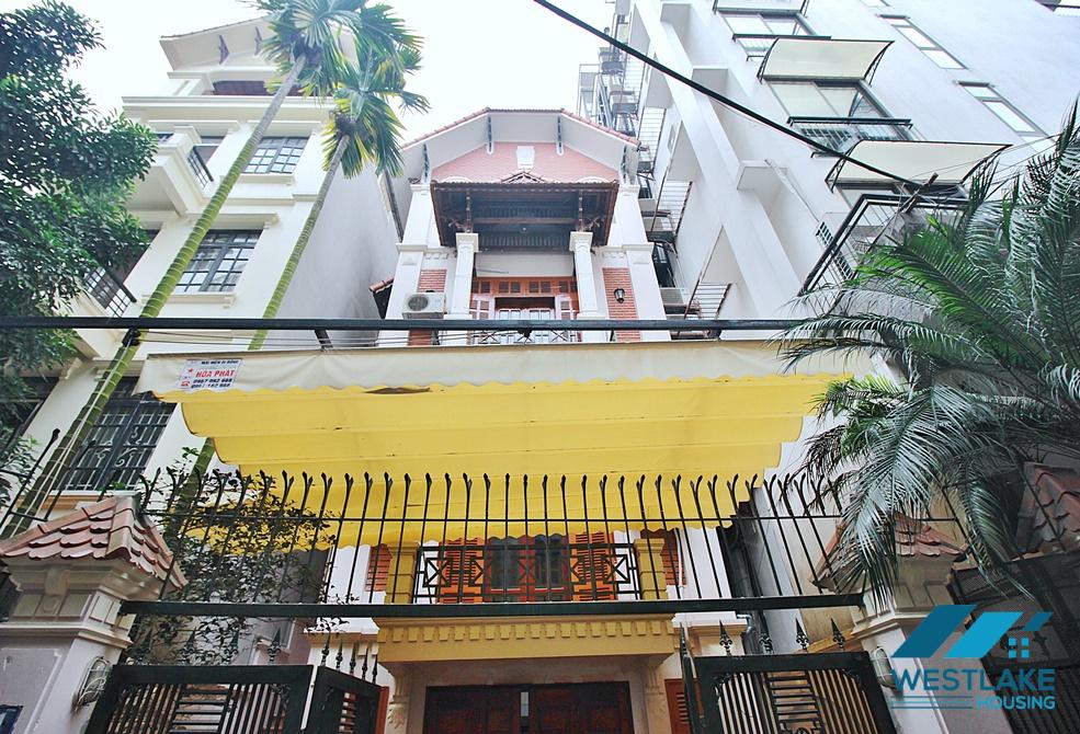Cho Thuê Nhà  4 Phòng Ngủ Rộng Thoáng Tại Đặng Thai Mai, Tây Hồ, Hà Nội