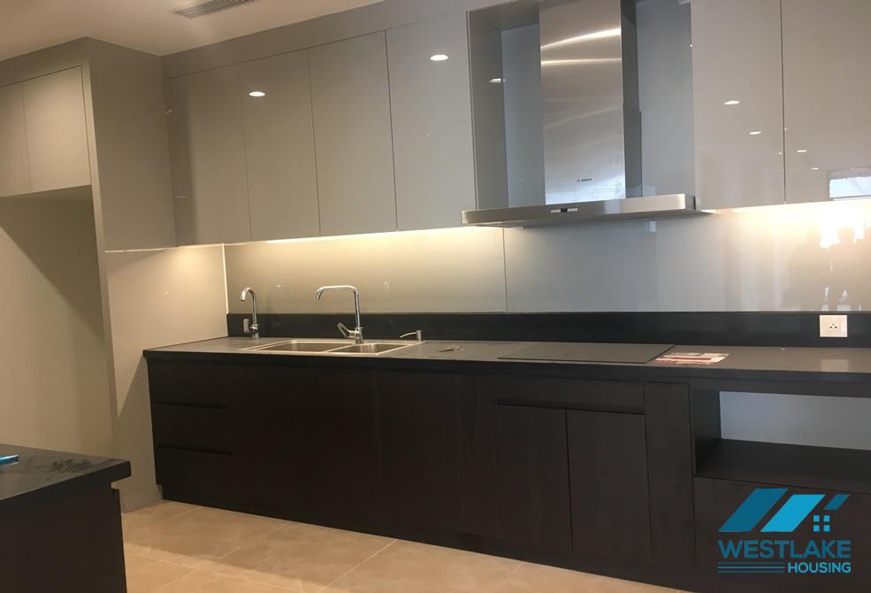 Căn hộ 3 phòng ngủ nội thất cơ bản cho thuê tại Sun Grand City