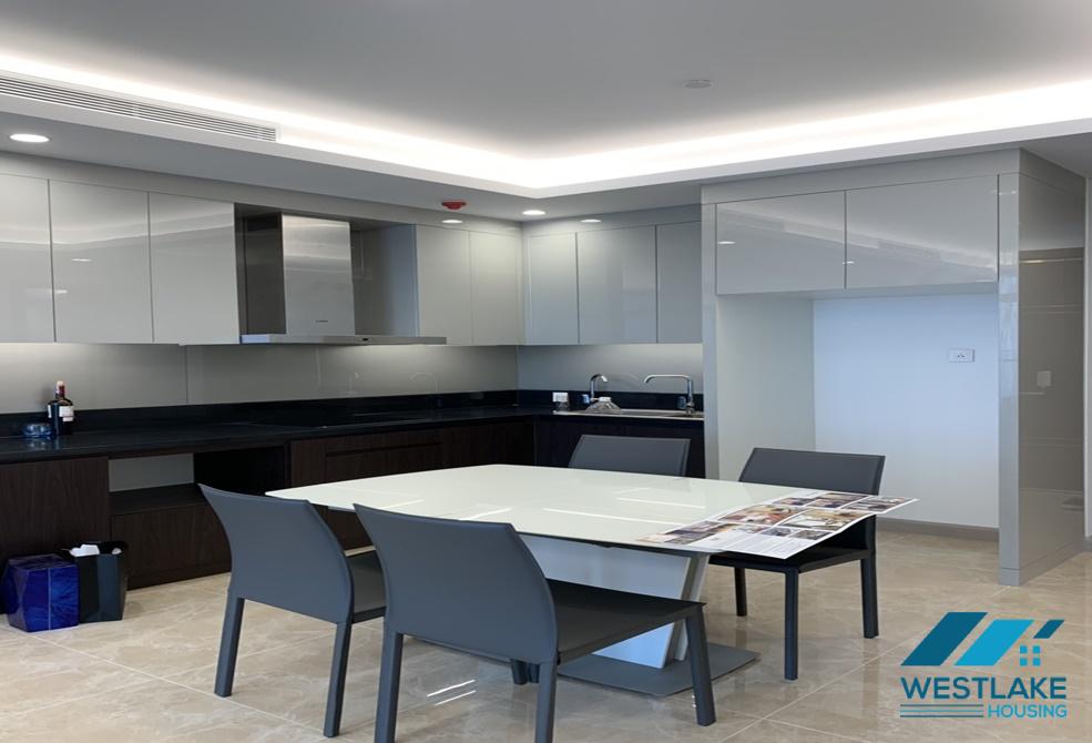 Cho thuê căn hộ 2 phòng ngủ đẹp tại Sun Grand City Thụy Khuê