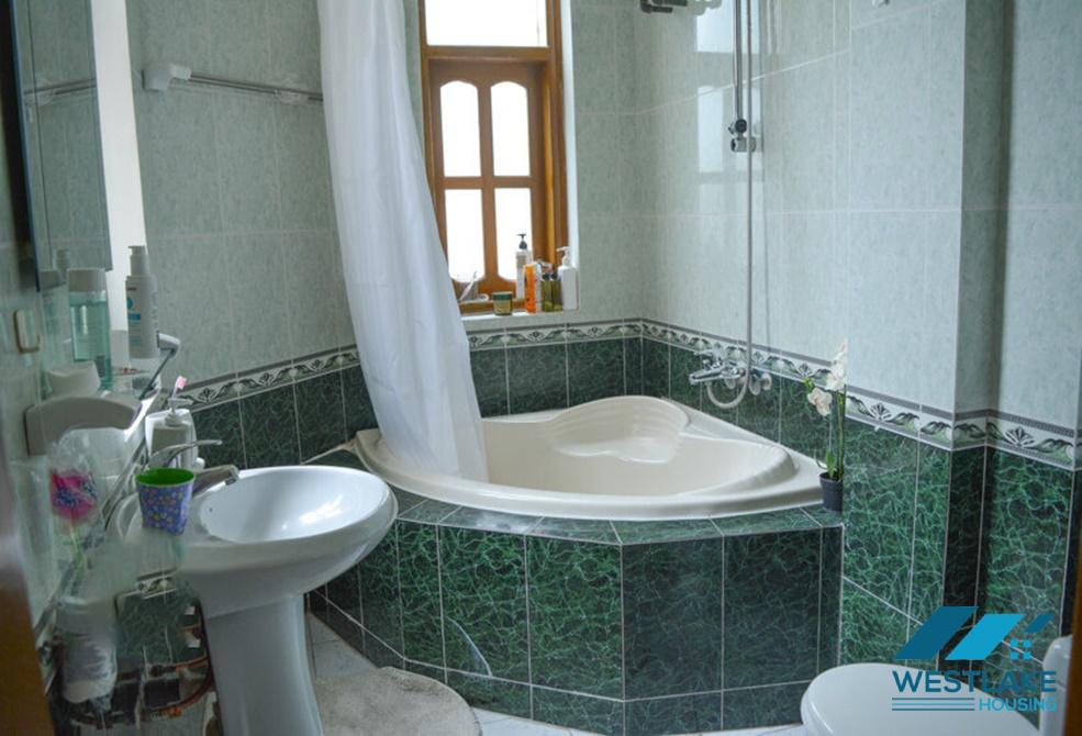 Cho Thuê Biệt Thự 5 Phòng Ngủ, Bể Bơi Rộng, Đẹp Thoáng Tại  Xóm Chùa Đăng Thai Mai, Tây Hồ, Hà Nội