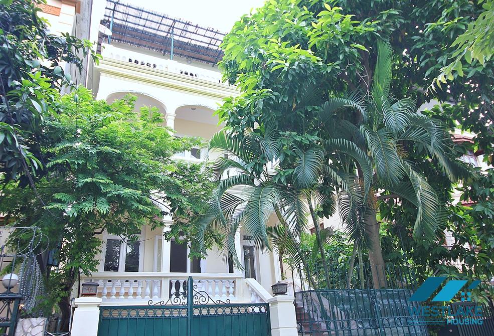 Ngôi Nhà 4 Phòng Ngủ Đẹp, Ban Công Rộng Thoáng Mát  Cho Thuê Tại Khu Vực Tây Hồ, Hà Nội