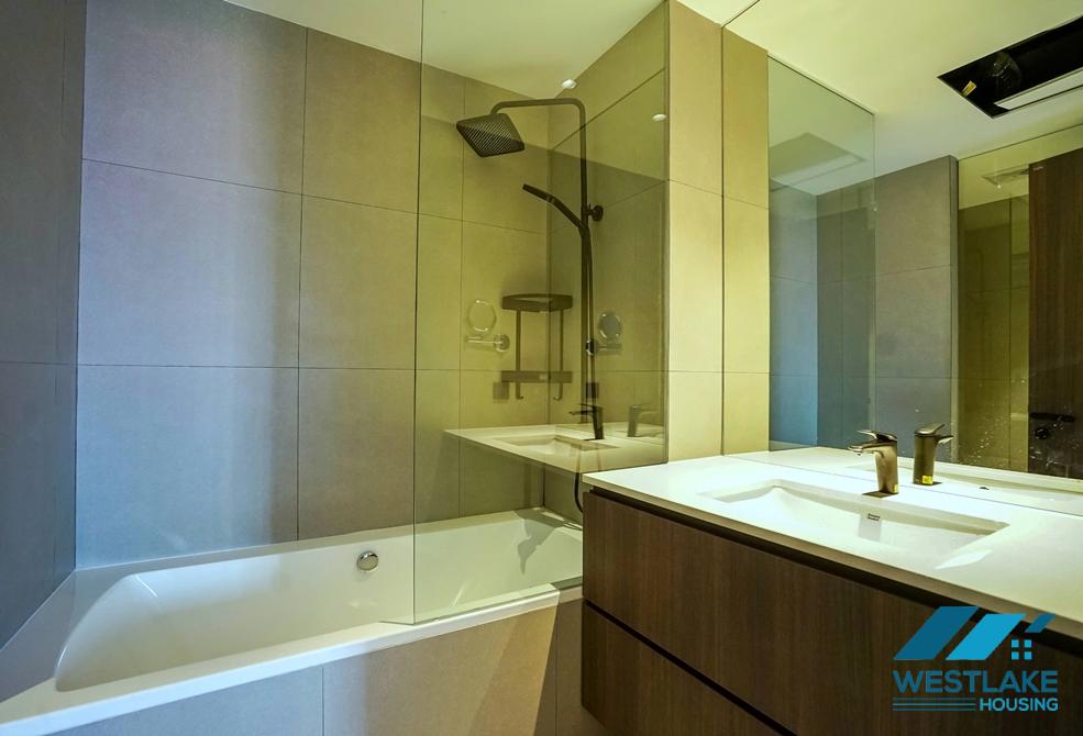 Morden and lakeview 4 bedrooms apartment for rent in Quang An st, Tay Ho