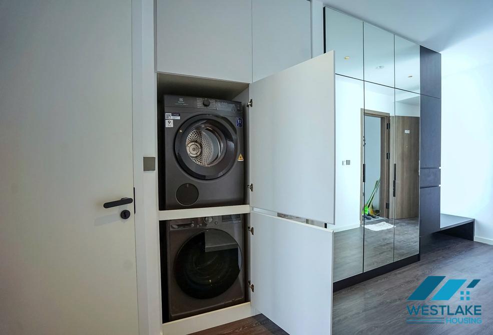 Morden and lakeview 4 bedrooms apartment for rent in Quang An st, Tay Ho