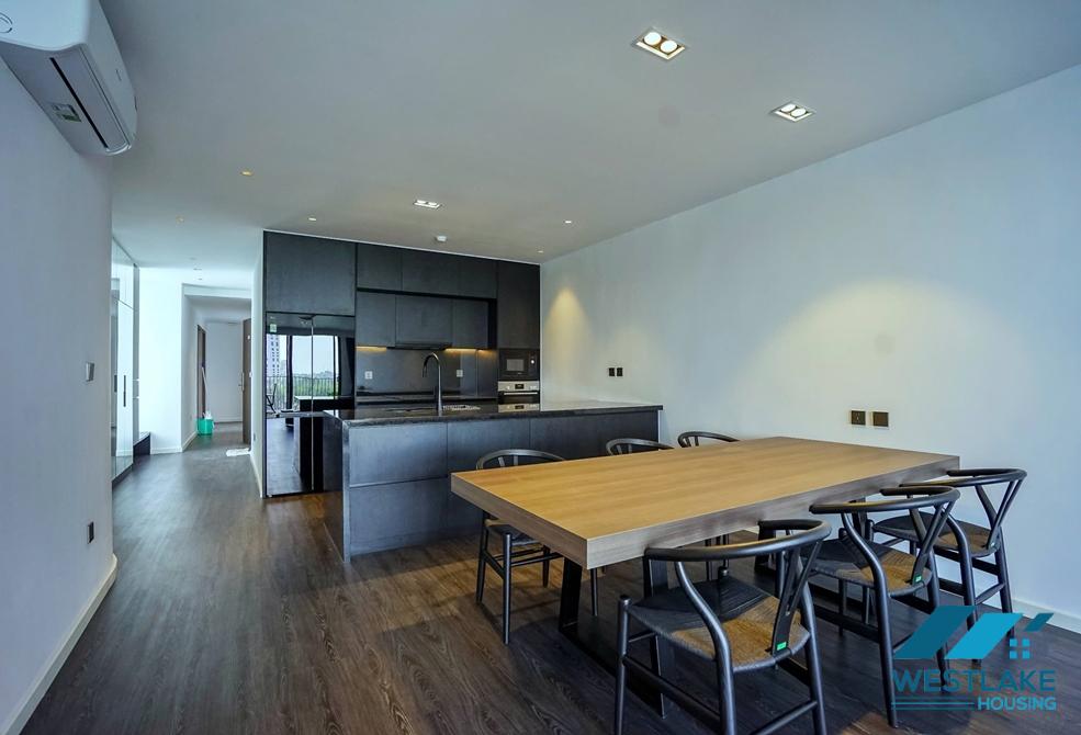 Morden and lakeview 4 bedrooms apartment for rent in Quang An st, Tay Ho