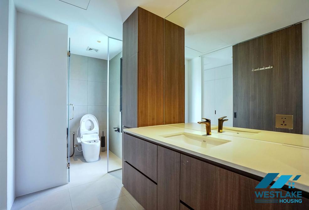 Morden and lakeview 4 bedrooms apartment for rent in Quang An st, Tay Ho