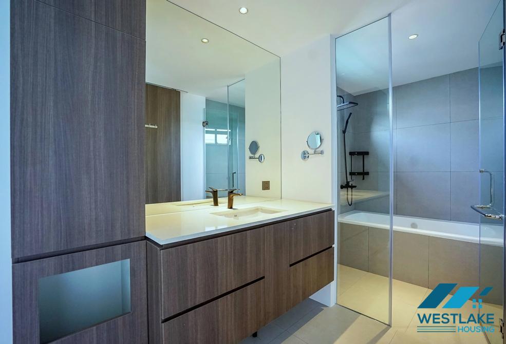Morden and lakeview 4 bedrooms apartment for rent in Quang An st, Tay Ho