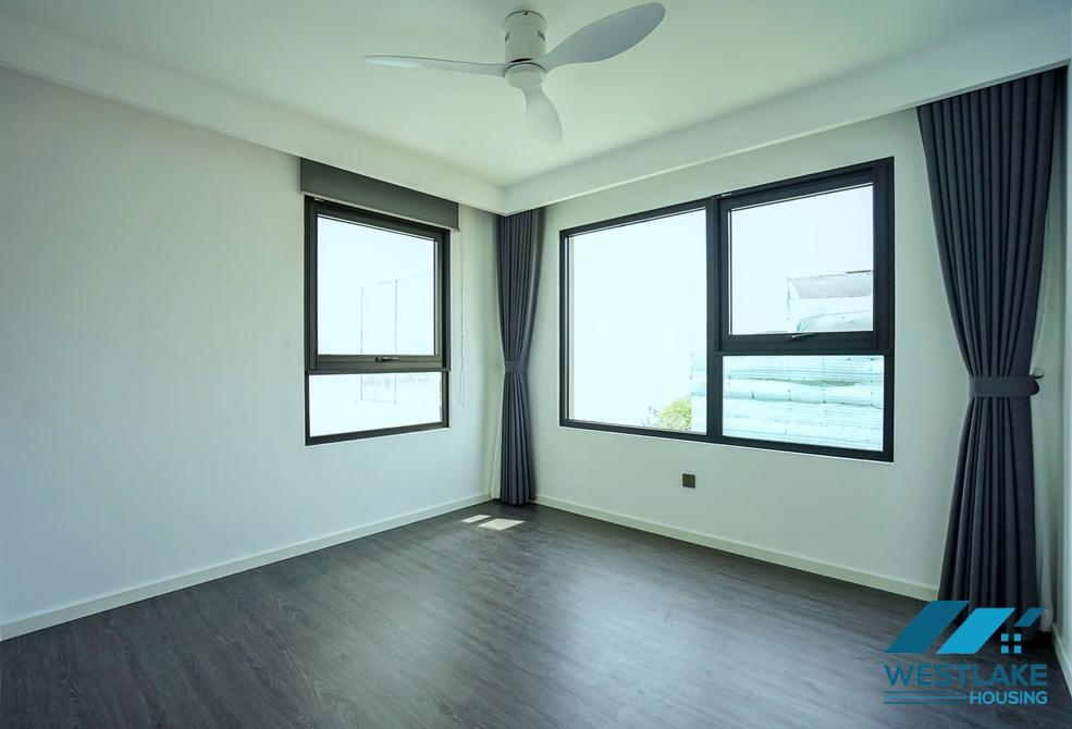 Morden and lakeview 4 bedrooms apartment for rent in Quang An st, Tay Ho