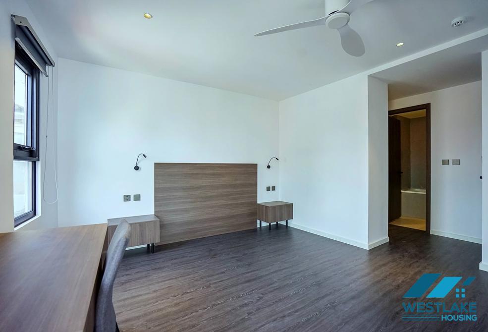 Morden and lakeview 4 bedrooms apartment for rent in Quang An st, Tay Ho