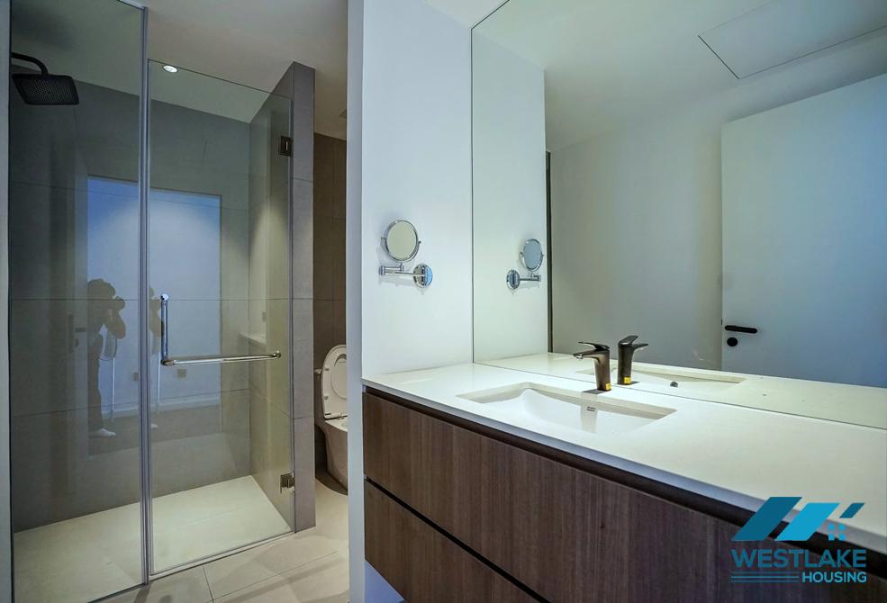 Morden and lakeview 4 bedrooms apartment for rent in Quang An st, Tay Ho