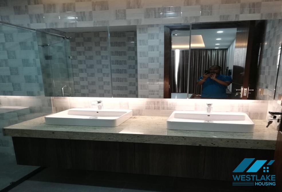 Căn hộ tuyệt đẹp với 2 phòng ngủ cho thuê trên phố Thụy Khuê