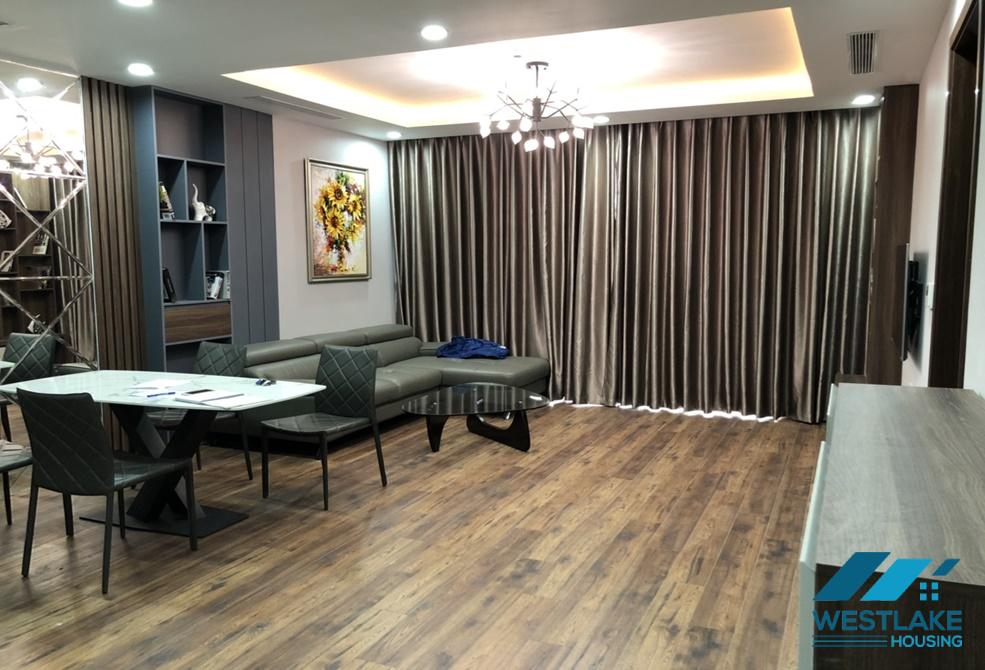 Căn hộ tuyệt đẹp với 2 phòng ngủ cho thuê trên phố Thụy Khuê