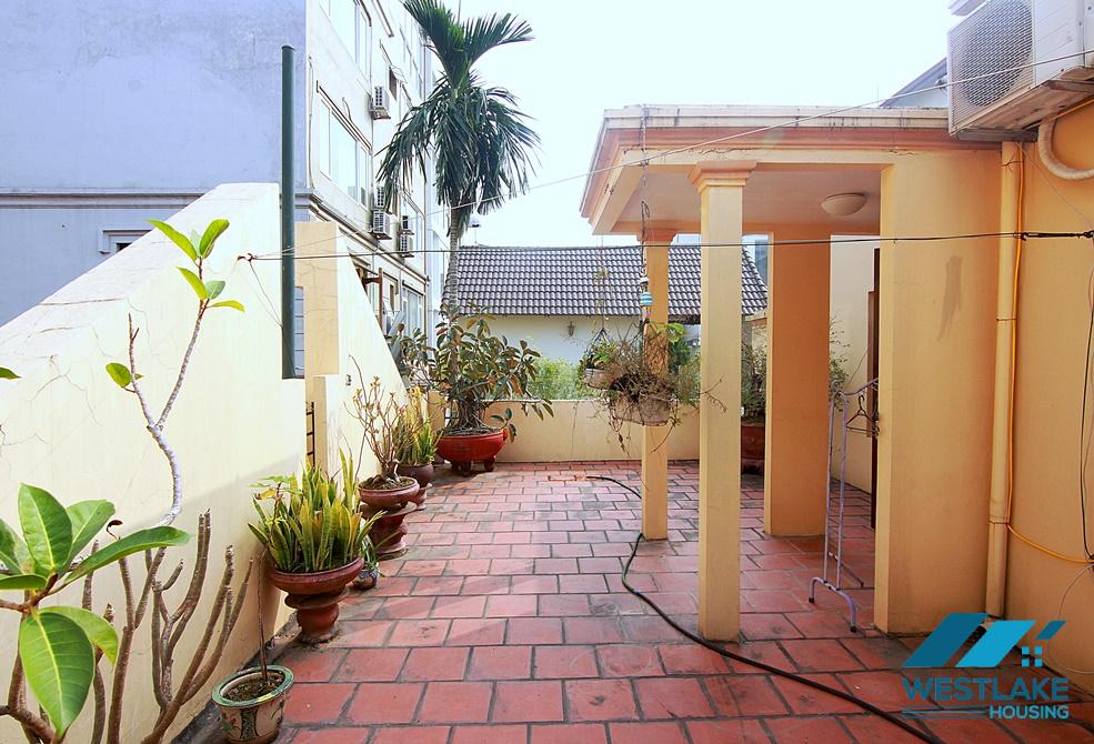 Nhà 3 Phòng Ngủ Có Sân Thượng Rộng Thoáng Sáng Cho Thuê Tại Khu Vực Tây Hồ.