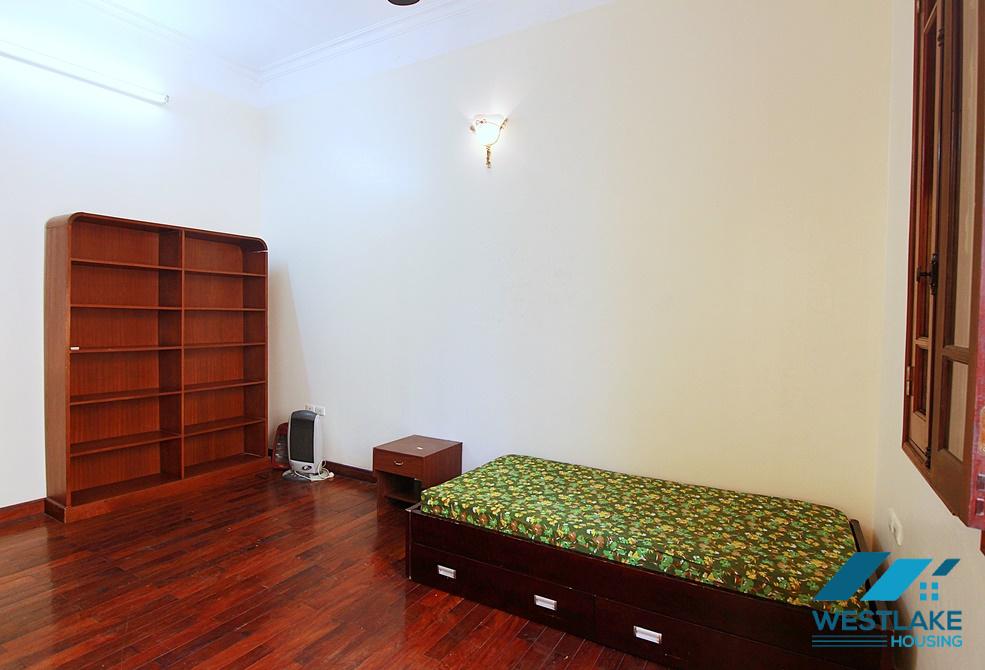 Nhà 3 Phòng Ngủ Có Sân Thượng Rộng Thoáng Sáng Cho Thuê Tại Khu Vực Tây Hồ.