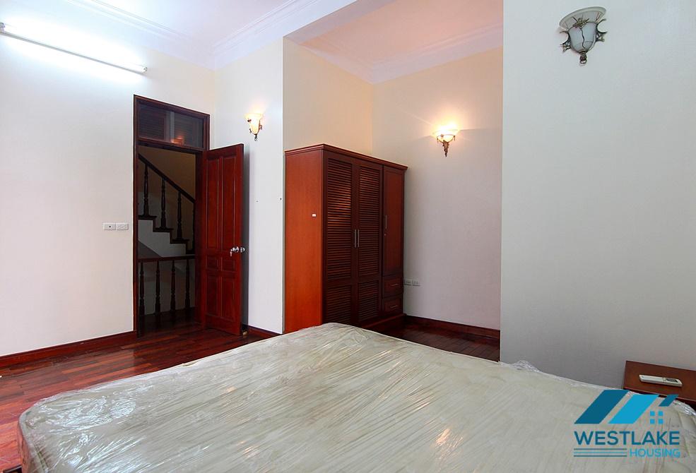 Nhà 3 Phòng Ngủ Có Sân Thượng Rộng Thoáng Sáng Cho Thuê Tại Khu Vực Tây Hồ.