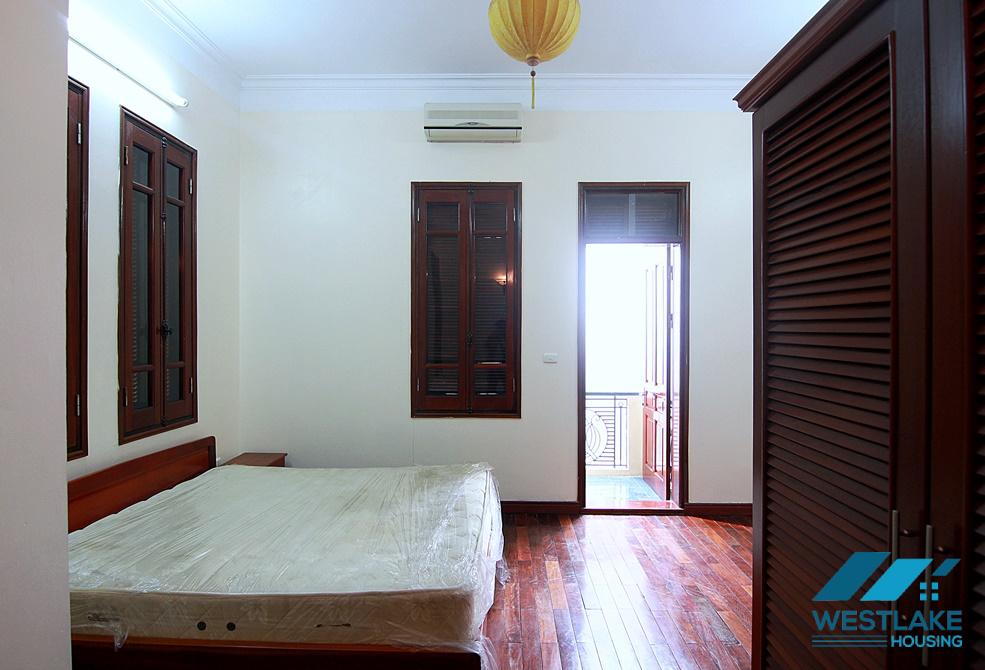 Nhà 3 Phòng Ngủ Có Sân Thượng Rộng Thoáng Sáng Cho Thuê Tại Khu Vực Tây Hồ.