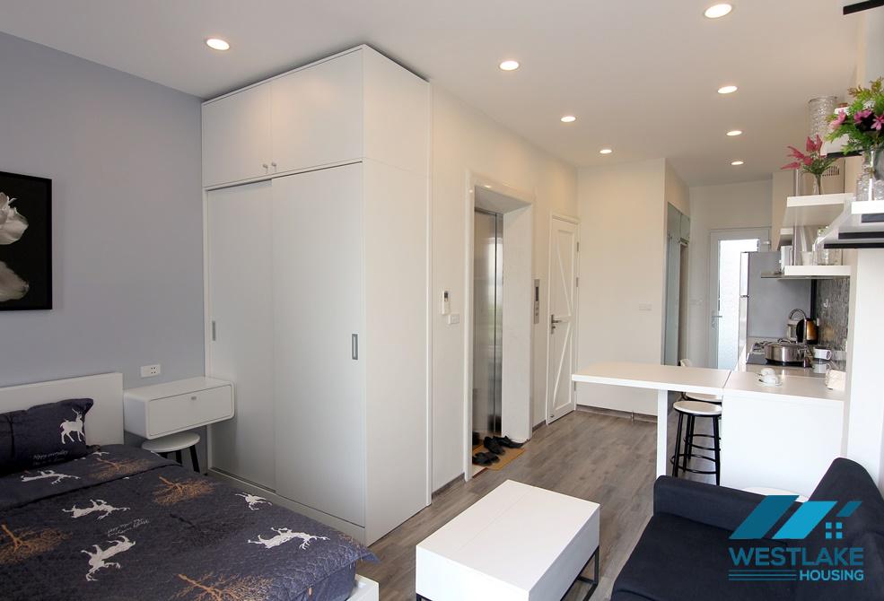 A cozy studio with lake view in Vu mien for rent