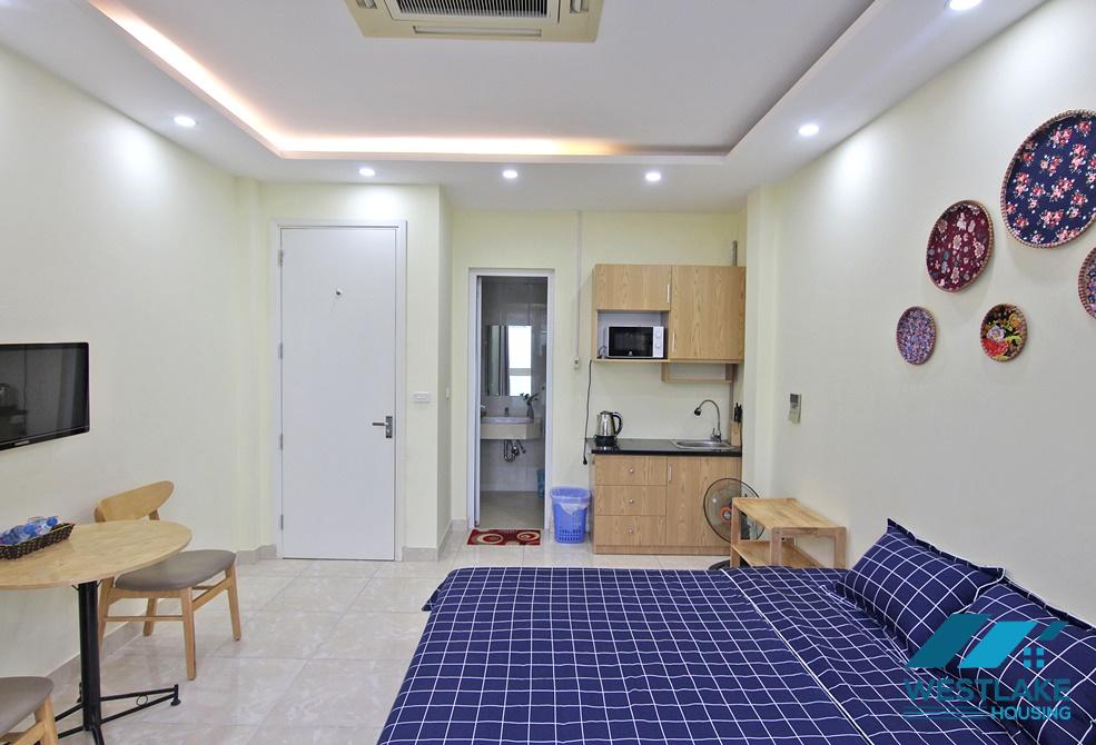 Bright & lovely studio for rent near Ho Tay water park, Lac Long Quan