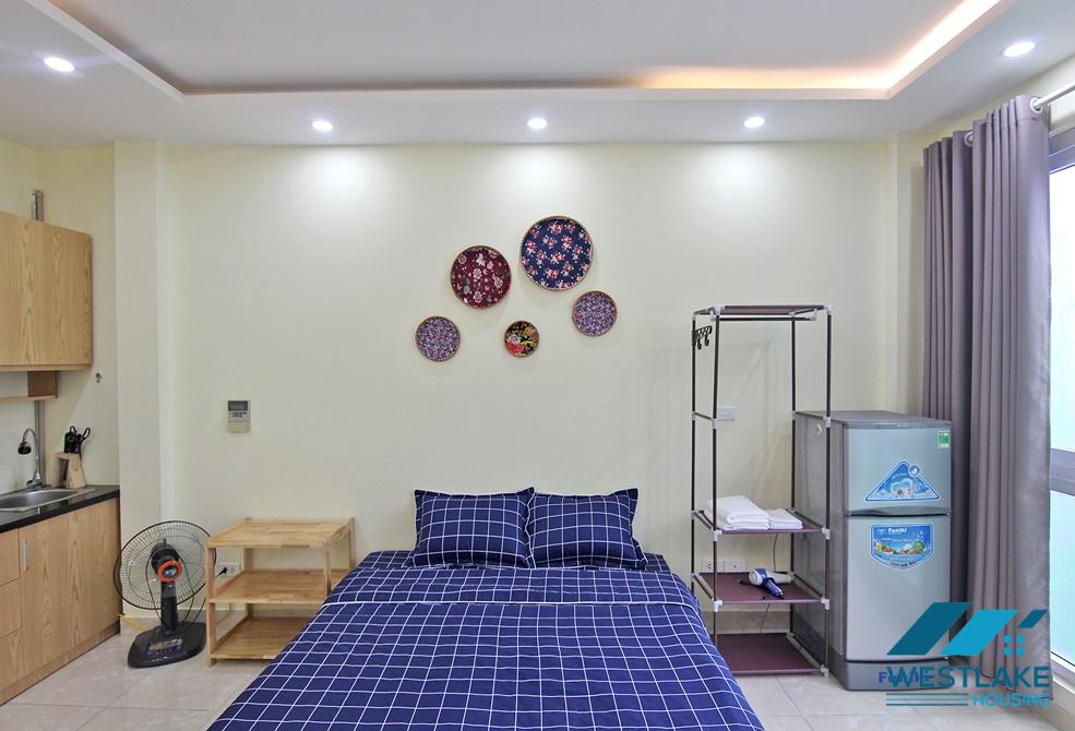 Bright & lovely studio for rent near Ho Tay water park, Lac Long Quan