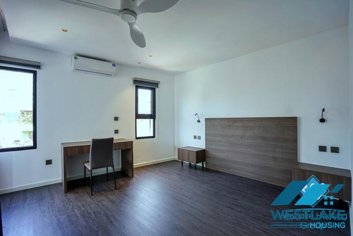 Cho Thuê Căn Hộ 4 Phòng Ngủ Đẹp, Hiện Đại, Ban Công Rộng View Hồ Tại Phố Quảng An, Tây Hồ
