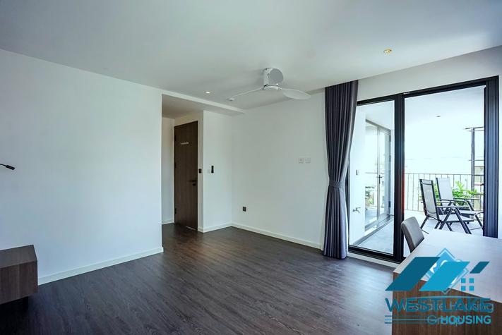 Cho Thuê Căn Hộ 4 Phòng Ngủ Đẹp, Hiện Đại, Ban Công Rộng View Hồ Tại Phố Quảng An, Tây Hồ