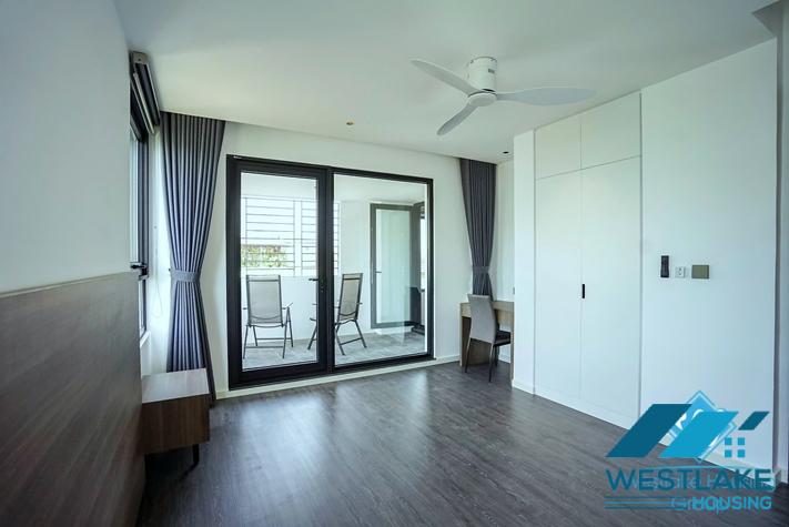 Cho Thuê Căn Hộ 4 Phòng Ngủ Đẹp, Hiện Đại, Ban Công Rộng View Hồ Tại Phố Quảng An, Tây Hồ