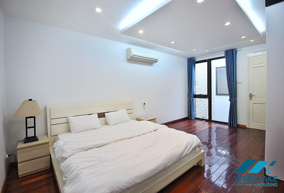 Lake view and spacious 3 beds apartment for lease in Vu Mien st, Tay Ho