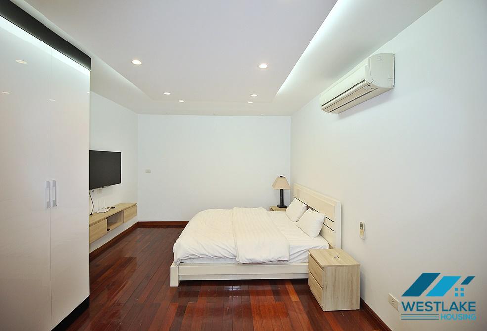 Lake view and spacious 3 beds apartment for lease in Vu Mien st, Tay Ho