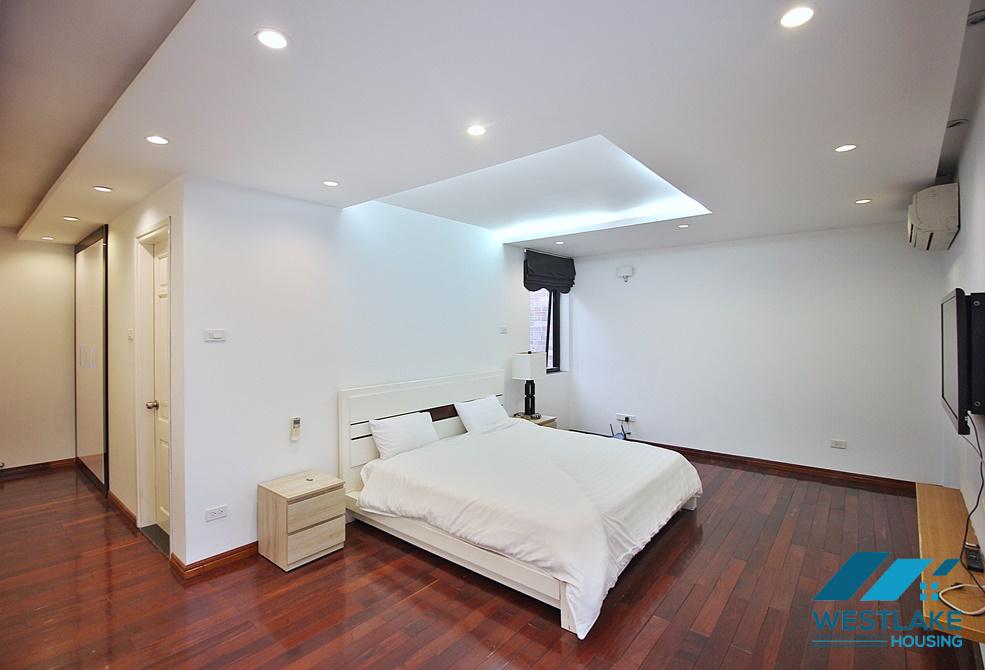 Lake view and spacious 3 beds apartment for lease in Vu Mien st, Tay Ho