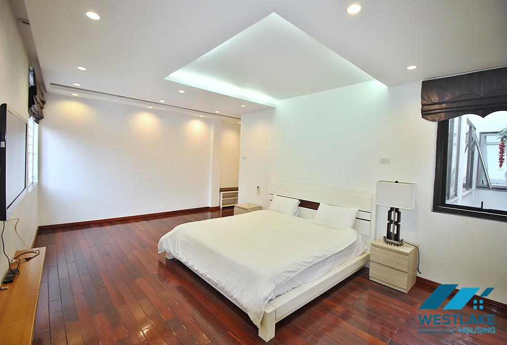 Lake view and spacious 3 beds apartment for lease in Vu Mien st, Tay Ho