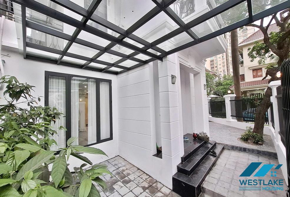 Cho thuê biệt thự góc 220m2, 3 tầng, 5 phòng ngủ, đầy đủ nội thất, gần trường quốc tế UNiS
