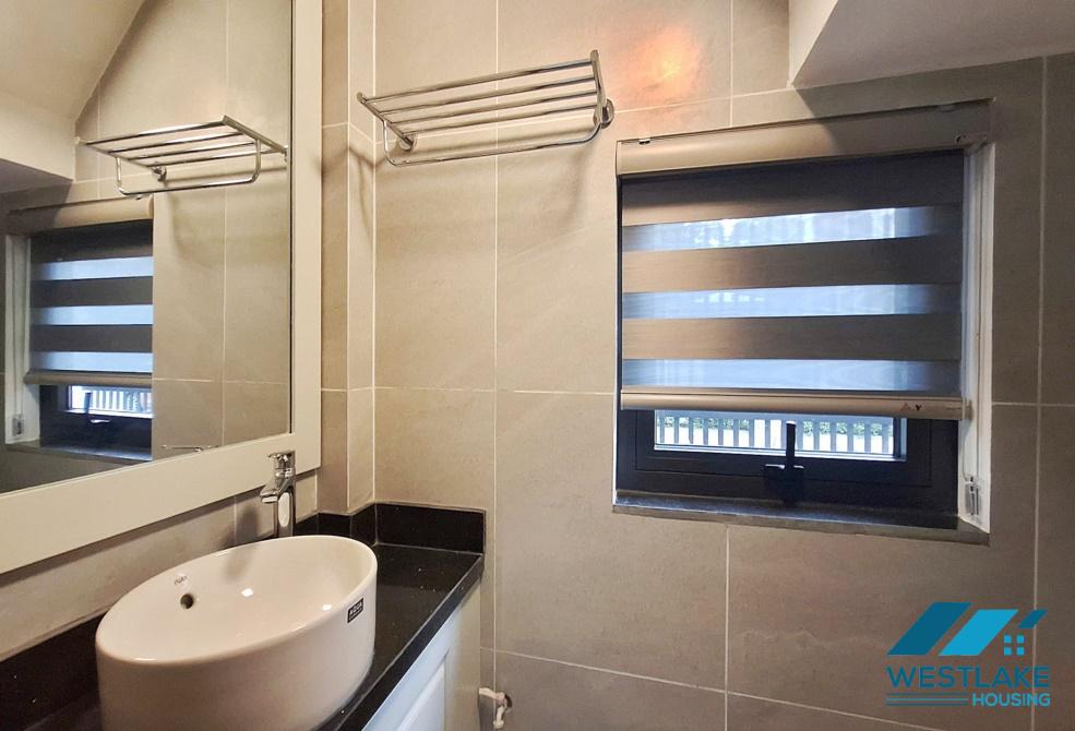 Cho thuê biệt thự góc 220m2, 3 tầng, 5 phòng ngủ, đầy đủ nội thất, gần trường quốc tế UNiS
