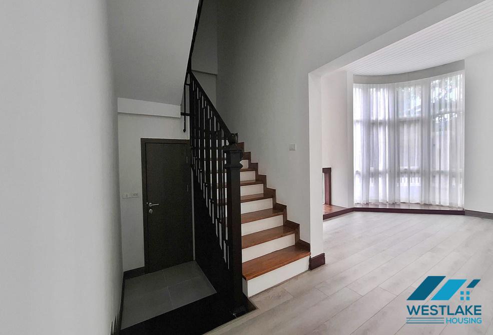Cho thuê biệt thự góc 220m2, 3 tầng, 5 phòng ngủ, đầy đủ nội thất, gần trường quốc tế UNiS