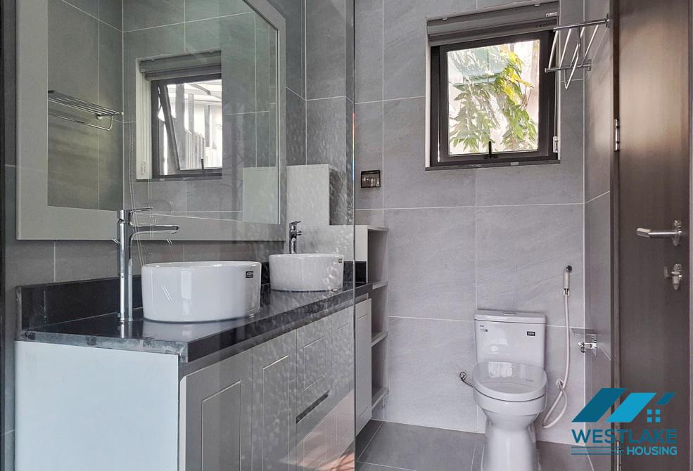 Cho thuê biệt thự góc 220m2, 3 tầng, 5 phòng ngủ, đầy đủ nội thất, gần trường quốc tế UNiS
